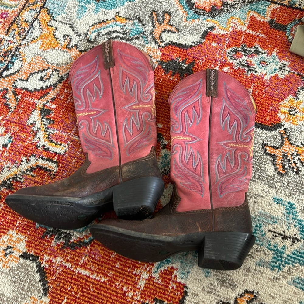 Women’s ariat boots, round toe. Size 7.5